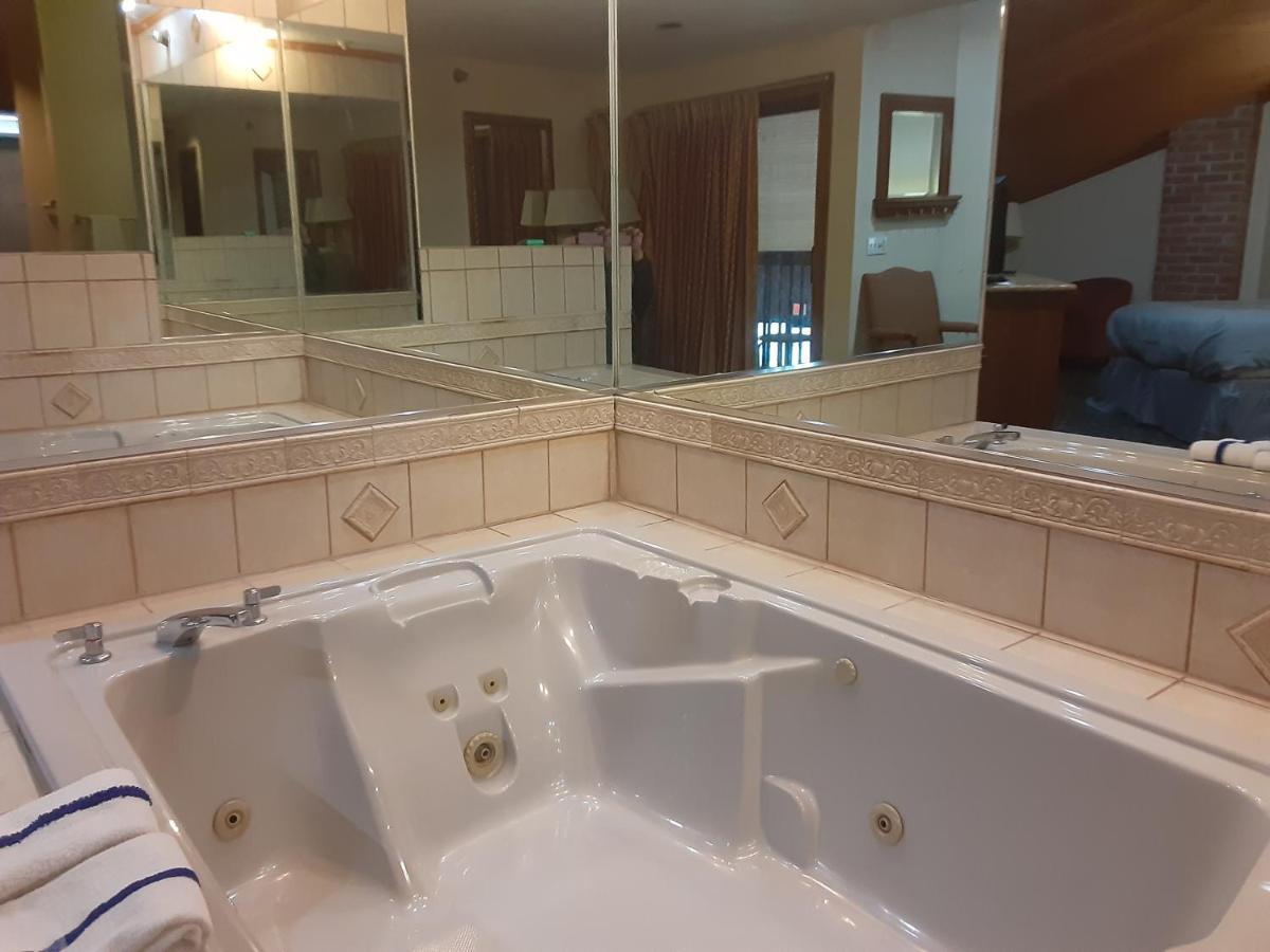 American Inn And Suites Ionia Buitenkant foto