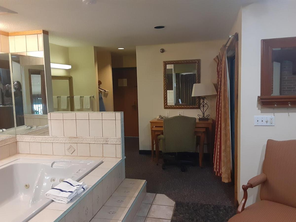 American Inn And Suites Ionia Buitenkant foto