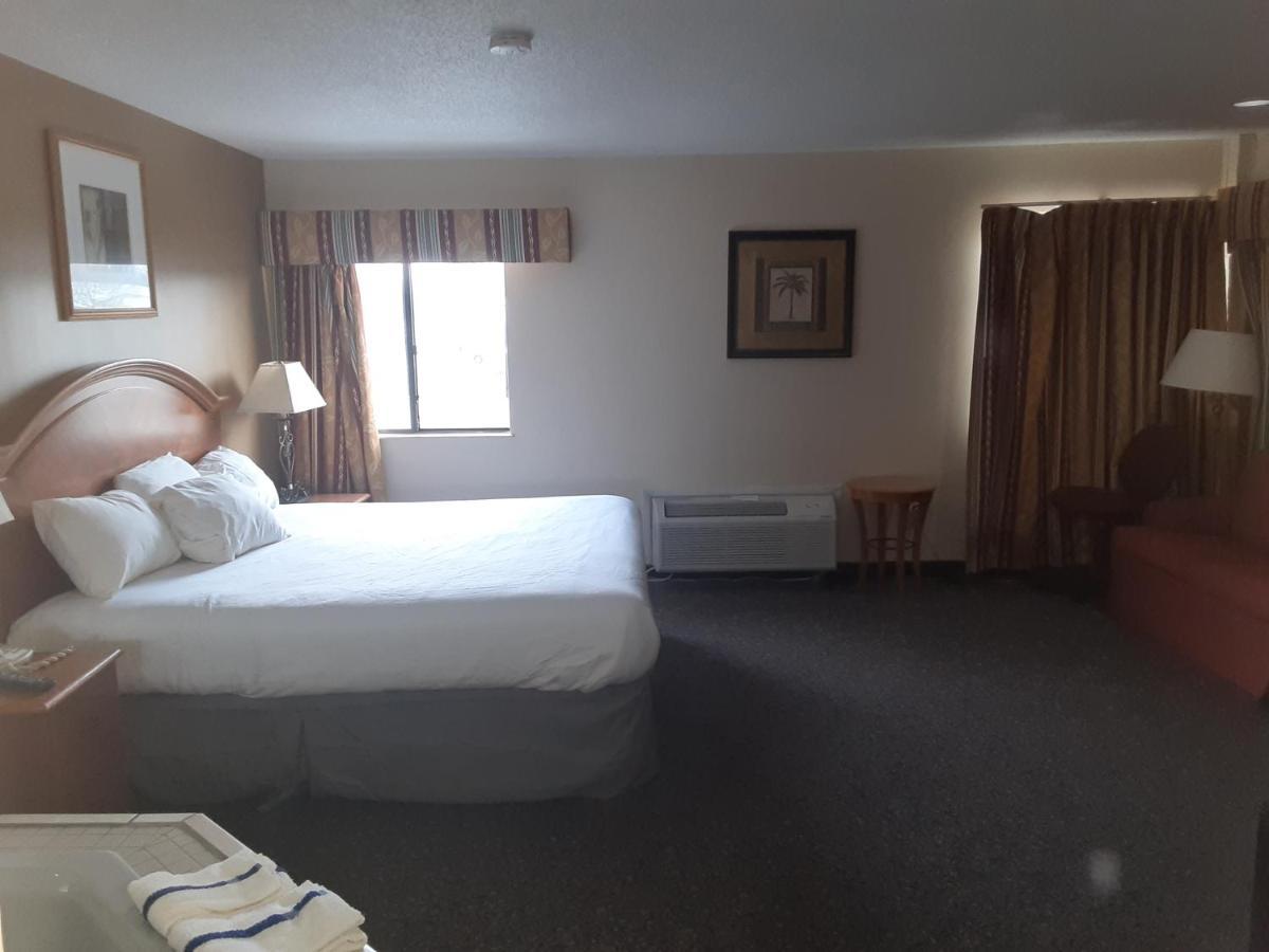 American Inn And Suites Ionia Buitenkant foto