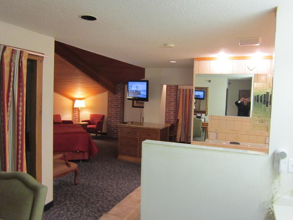 American Inn And Suites Ionia Kamer foto