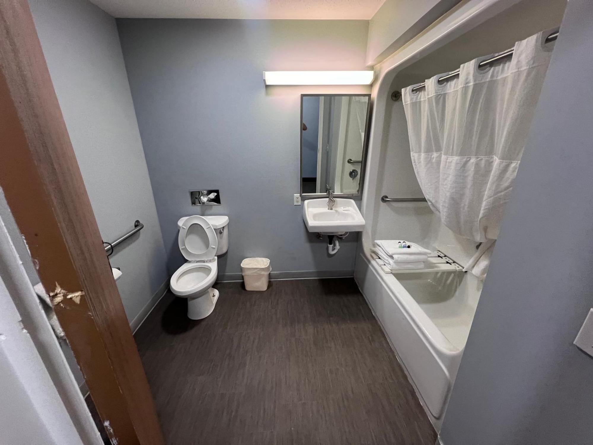 American Inn And Suites Ionia Buitenkant foto
