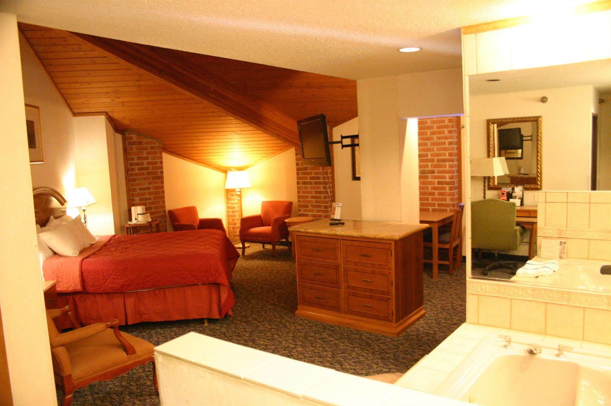 American Inn And Suites Ionia Buitenkant foto